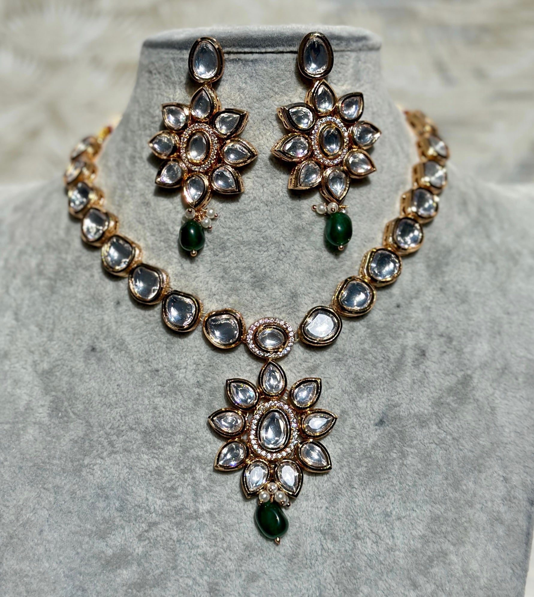 Emerald Green & Gold Kundan Flower Pendant Necklace & Earrings Set