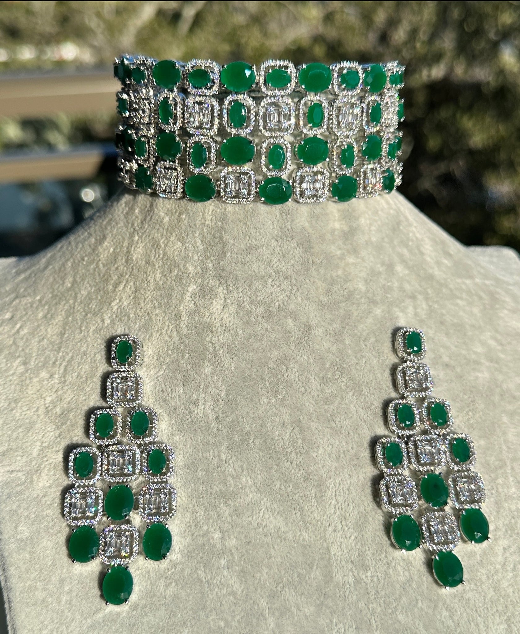 Emerald Ovals Geo Stacked Choker Necklace & Earrings Set