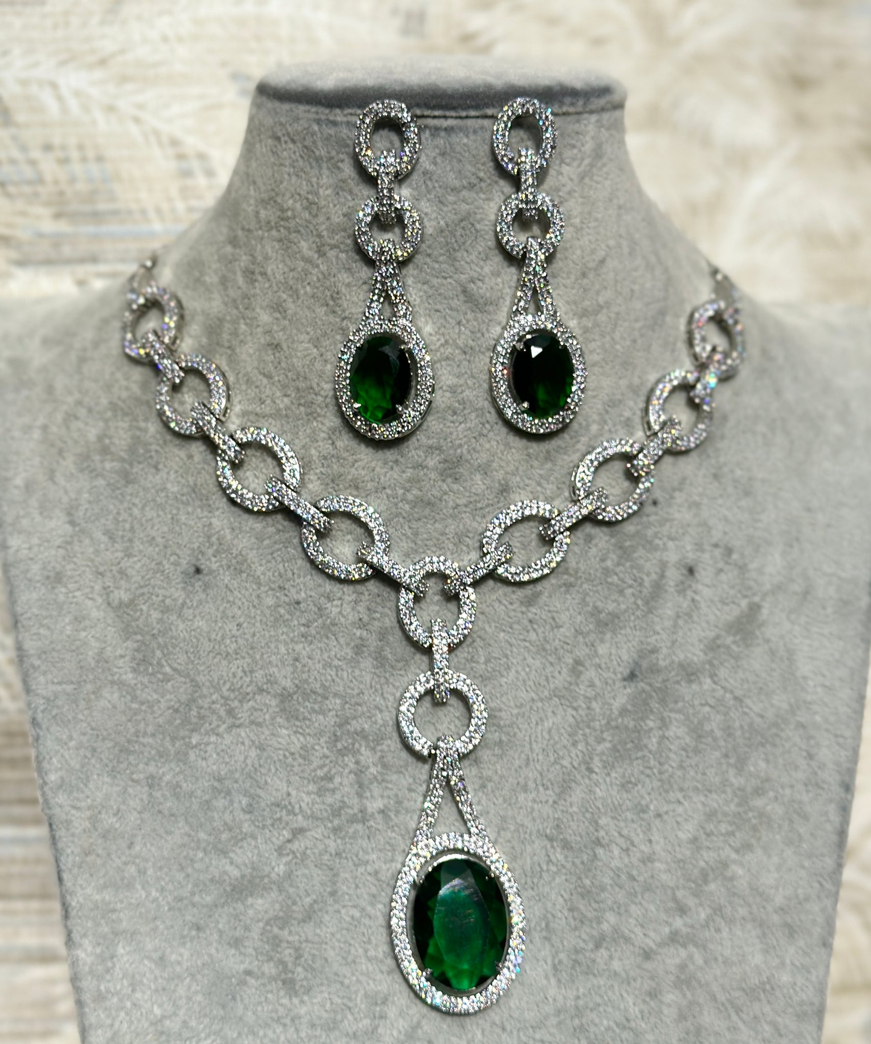 Diamondesque Chain Links Emerald Oval Pendant Necklace & Earrings Set