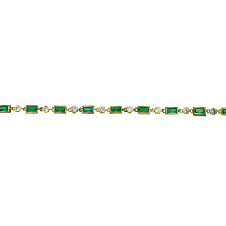 Emerald dot dash choker necklace close up view