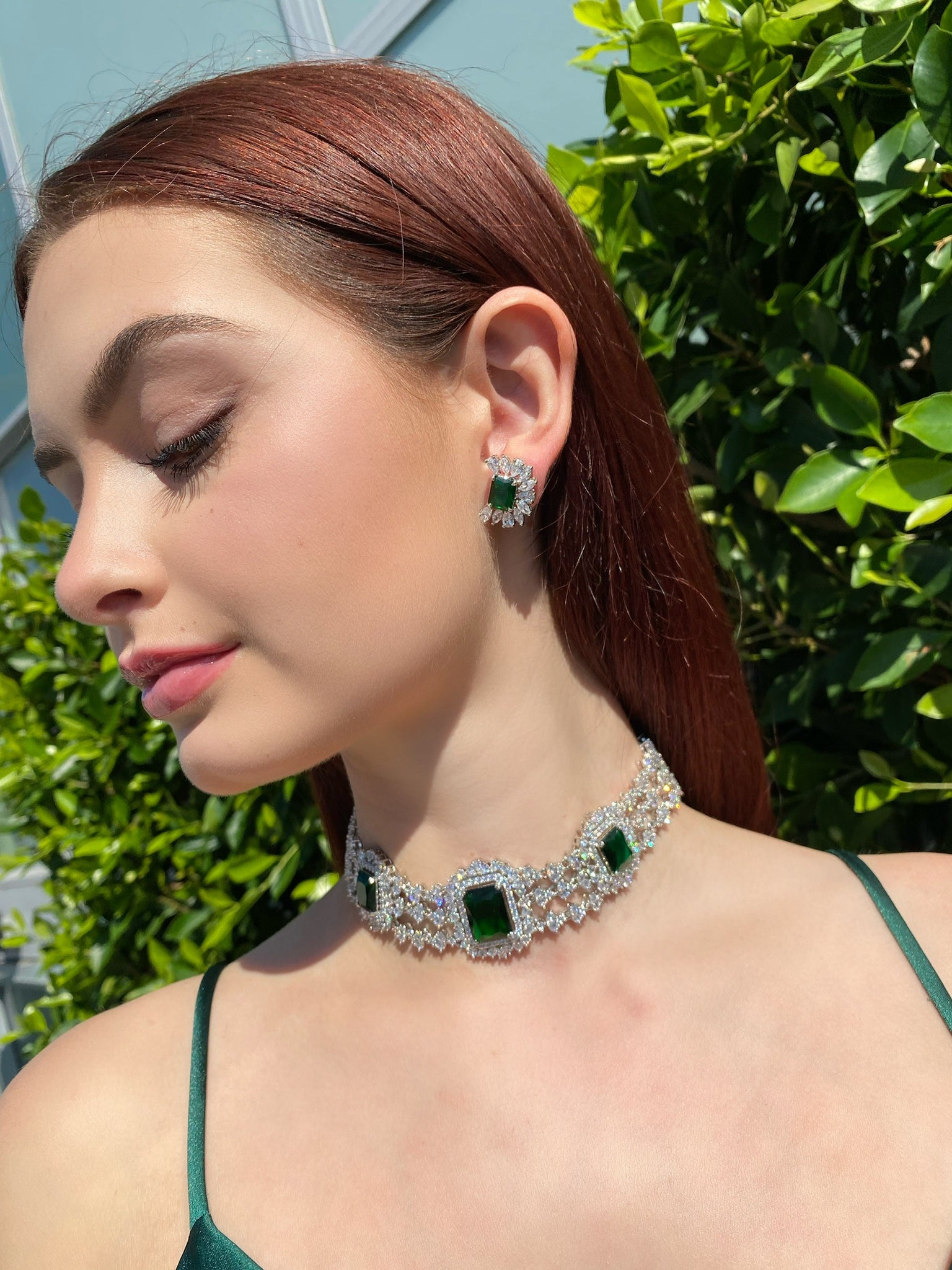Emerald Princess Strands Choker Necklace & Earrings in sunlight